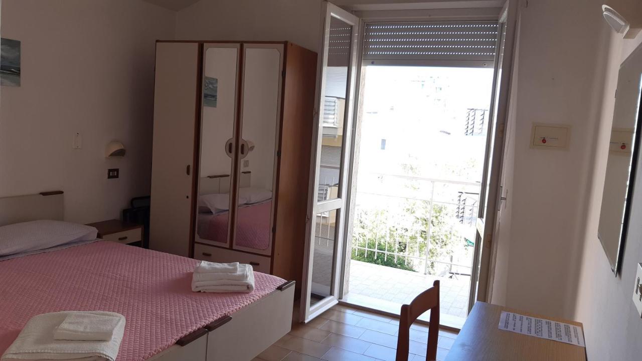 Hotel Elisabetta 2 Stelle Каттолика Экстерьер фото
