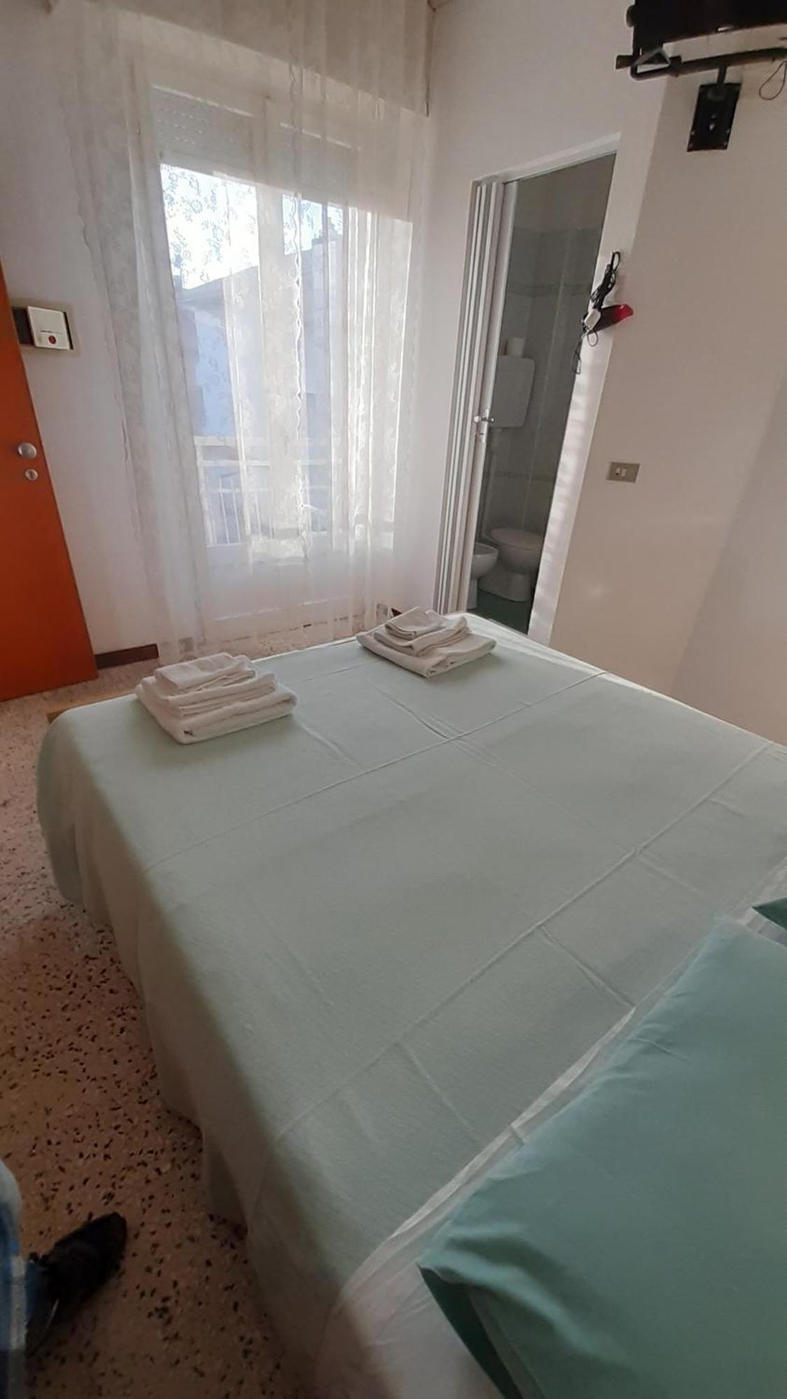 Hotel Elisabetta 2 Stelle Каттолика Экстерьер фото